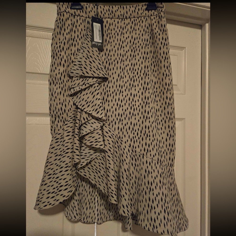 New Nasty Gal Ruffle Skirt - Picture 5 of 6